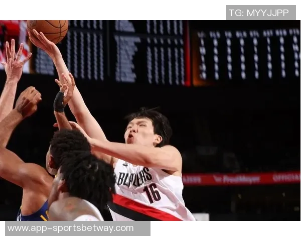 拓媒建议球队创新策略助力杨瀚森与库克提升三分球命中率